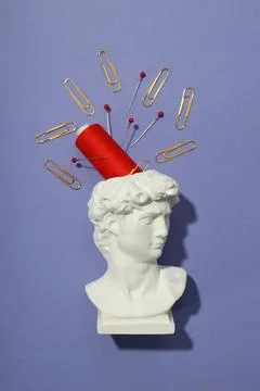 Concept of problems with memory, amnesia disease on violet background Foto stock