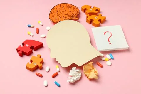 Concept of problems with memory, amnesia disease on pink background Foto stock