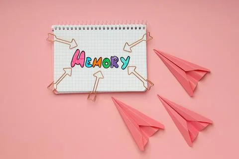 Concept of problems with memory, amnesia disease on pink background Foto stock