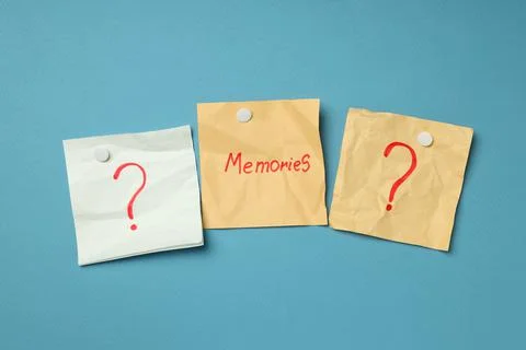 Concept of problems with memory, amnesia disease on blue background Foto stock