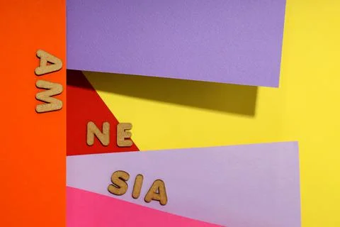 Concept of problems with memory, amnesia disease on multicolor background Stockfoto's