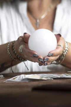 Concept of psychic advisor or ways of divination with cards. Foto stock
