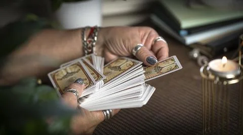 Concept of psychic advisor or ways of divination with cards. Foto stock