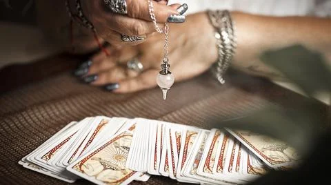 Concept of psychic advisor or ways of divination with cards. Foto stock