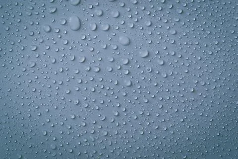 The concept of raindrops falling on gray background Abstract wet grey blue su Foto stock