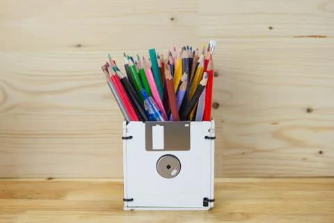 Concept recycle floppy disk, Creative objects used 库存照片