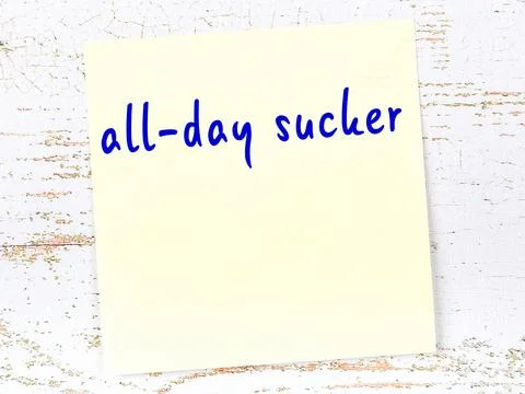 Concept of reminder about all-day sucker. Yellow sticky sheet of paper on woo Stock-Fotos