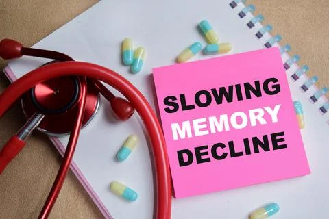 Concept of slowing memory decline write on sticky notes Foto stock
