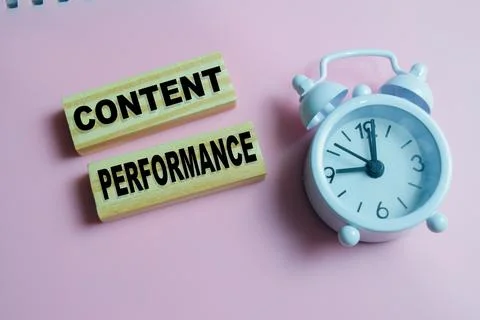 Concept of text content performance on wooden blocks. Foto stock