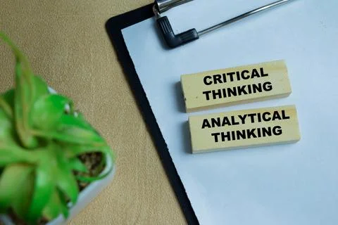 Concept of text critical thinking and analytical thinking on wooden blocks. 스톡 사진