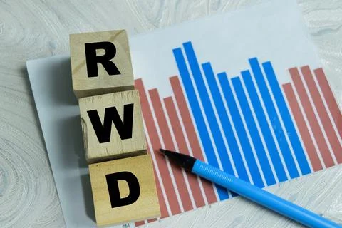 Concept of text RWD - Representing Responsive Web Design on wooden blocks. 写真素材