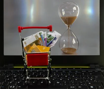 Concept of time-based urgency. Sales marketing. Clock, shopping cart and mone Stock Photos