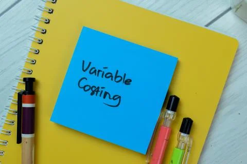 Concept of Variable Costing write on sticky notes isolated on Wooden Table. Stock-Fotos