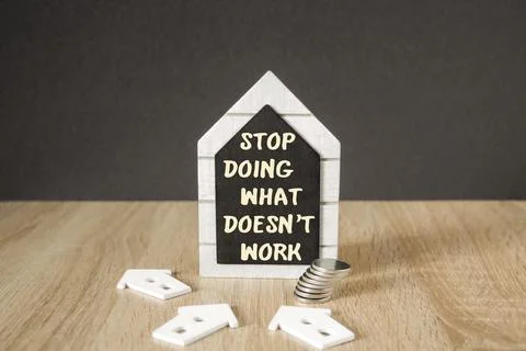 Concept words Stop Doing What Doesn't Work on black blackboard. Foto stock