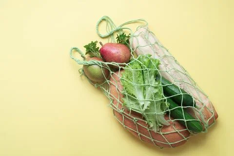 Concept of zero waste, environmental friendly products in a net bag on a blan Foto stock
