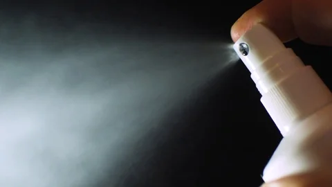 Conception: atomizer in slow motion on black background 库存影片 87515016