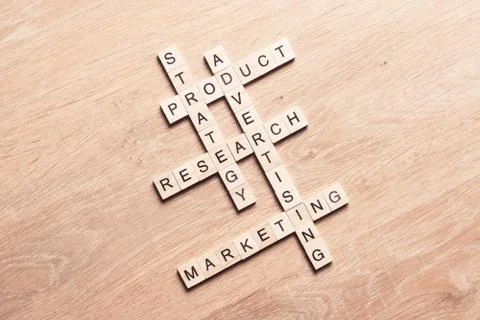 Conceptual business keywords on table with elements of game maki Stockfoto's