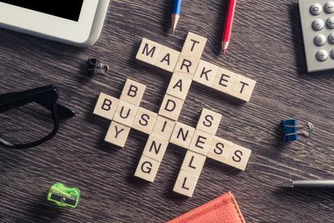 Conceptual business keywords on table with elements of game maki 库存照片