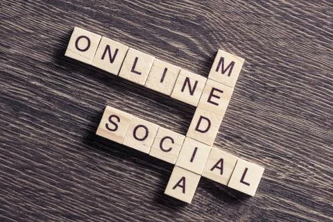 Conceptual business keywords on table with elements of game maki Foto stock