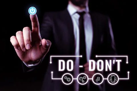 Conceptual caption Do Don'T. Internet Concept rules and laws on how humans can Foto stock