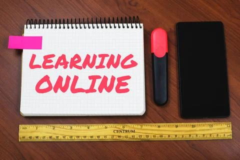 Conceptual caption Learning OnlineLearn something new with the help of internet Stockfoto's