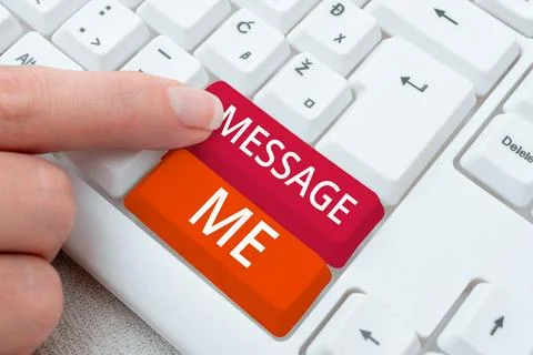 Conceptual caption Message Me. Conceptual photo To ask someone to send you a 스톡 사진