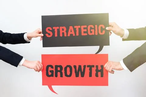 Conceptual caption Strategic Growthcreate plan or schedule to increase stocks or Foto stock
