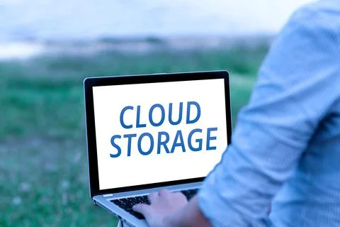 Conceptual display Cloud Storage. Conceptual photo computing connect devices to Foto stock