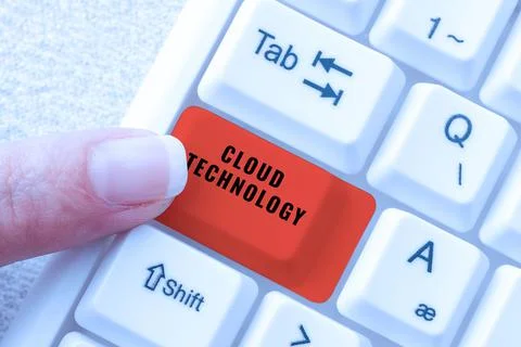 Conceptual display Cloud Technologystoring and accessing data and programs over Foto stock