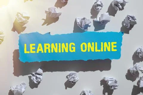 Conceptual display Learning OnlineLearn something new with the help of internet Fotos de archivo