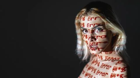 Conceptual female portrait program failure hacker Stockfoto's
