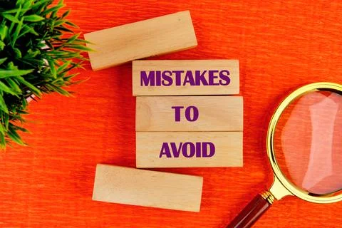 Conceptual mistakes to avoid symbol. Copy space. Mistakes to avoid message wr Stockfoto's