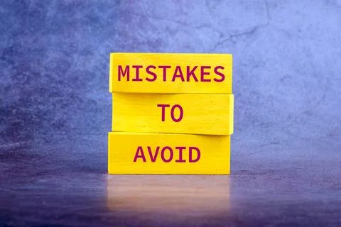 Conceptual mistakes to avoid symbol. Copy space. Mistakes to avoid message wr Stockfoto's