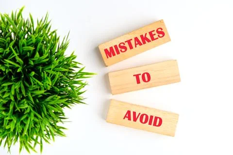 Conceptual mistakes to avoid symbol. Copy space. Mistakes to avoid message wr Stockfoto's