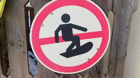 Conceptual Warning sign restricts back country snowboarding skiing access, .. Vídeos de archivo 311798615