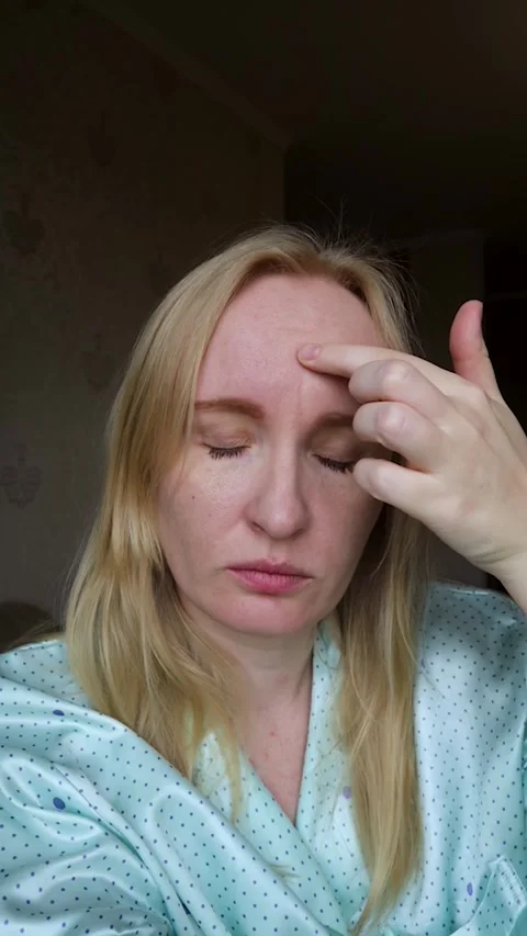 Concerned middle aged woman touching forehead wrinkles and frown lines between e Vídeo Stock 343732912