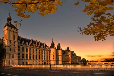 Conciergerie building  Фото