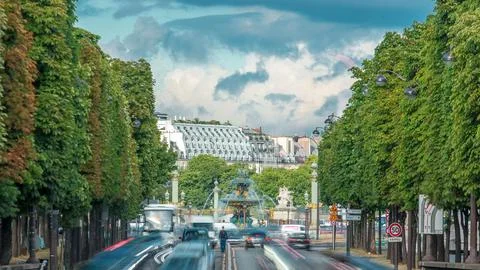 Concorde Square in Paris timelapse - the famous fountain at obelisk called Fo 库存照片