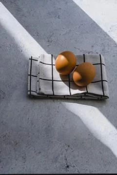 Concrete background with eggs Foto stock