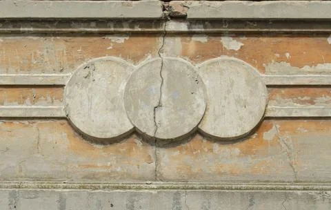 Concrete cracked pattern on the facade. three circles of stucco molding on th Stock Photos