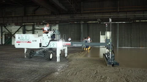 Concrete flattening machine in use 스톡 동영상 152878690