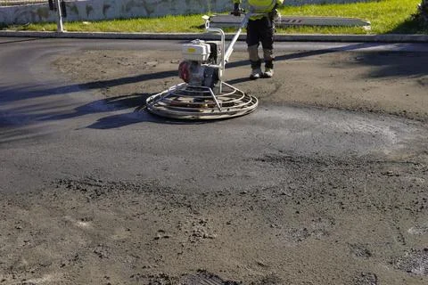 Concrete grinding machine for leveling fresh concrete 스톡 사진