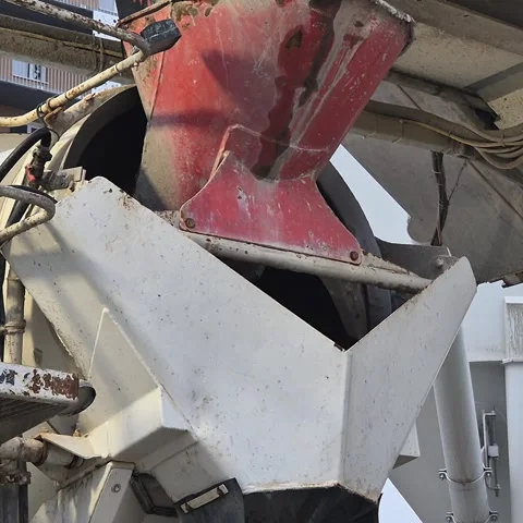 Concrete mixer rotating drum Vídeos de archivo 330799474