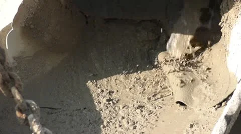 Concrete in a mixer will be distributed Vídeo Stock 20443920