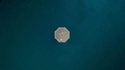 Concrete   platform   in   the   ocean Stock-Fotos