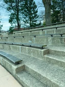 Concrete steps form a seating area in a park. The structure is empty and show 스톡 사진