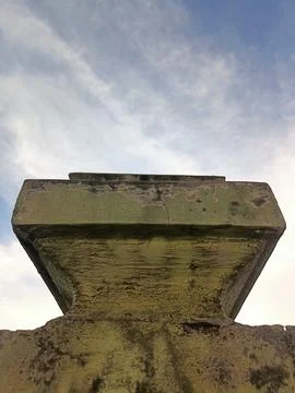Concrete wall, central column. Stock-Fotos