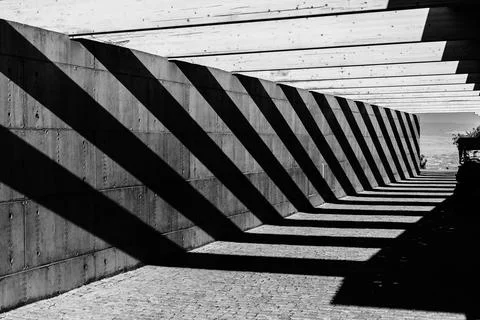 Concrete wall with deep shadows creating an intricate texture. Foto stock
