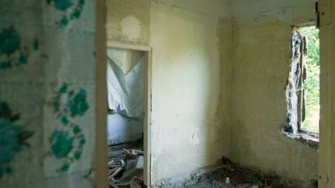 Condemned building. An empty old multi-storey house to be demolished. 4K 動画素材 106722885