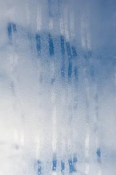 Condensation water drops flowing down on window Foto stock